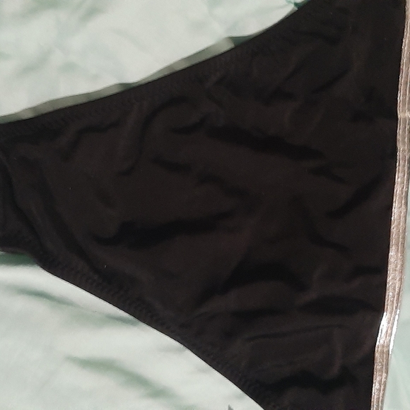 Bikini - Picture 3 of 4